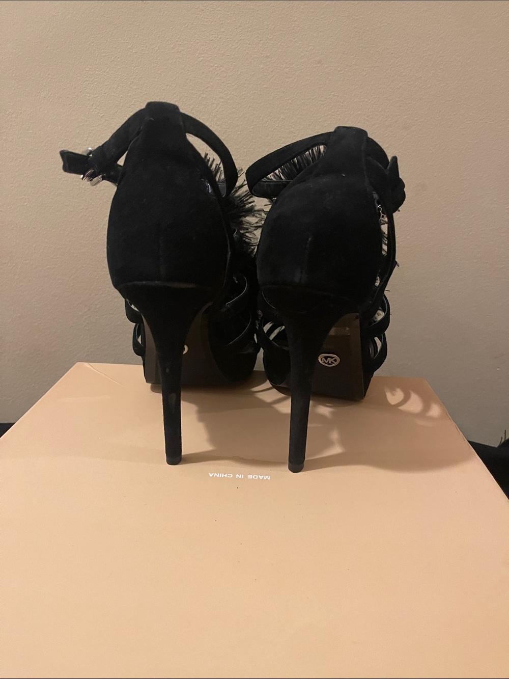 Women’s Black Feather-Trim High Heels - Picture 4 of 5